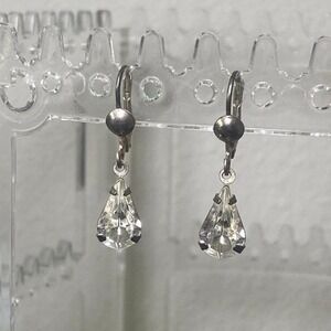 Earrings‎